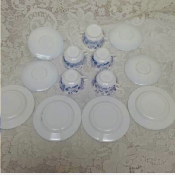 (SOLD) 1950s 13-pc Ideal Blue Willow, Child’s Tea Set - Picture 7 of 8